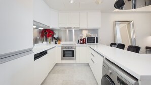Studio - Downtown Dubai Sleeps 2 With View of Burj Khalifa (Dubai)