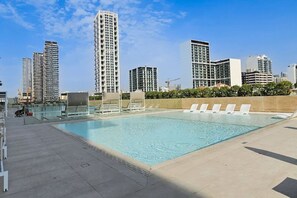 Apartment - Elegant Unit Sleeps 3 in JVC With Private Balcony (Dubai)