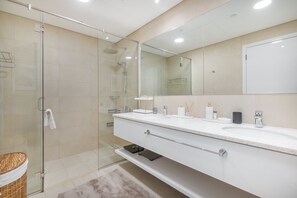Apartment | 1 bedroom, Internet - Dubai Media City Sleeps 2 With Amazing Sea Views (Dubai)