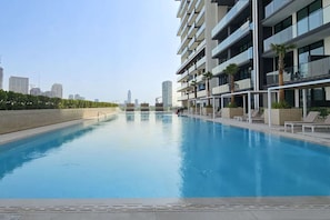 1 bedroom, Internet - JVC Apartment Sleeps 2 With Private Balcony (Dubai)