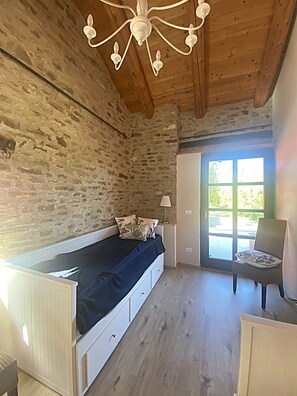2 bedrooms, Internet, bed sheets - Family-friendly oasis of well-being with a great pool - Il Roseto II (Piemonte)