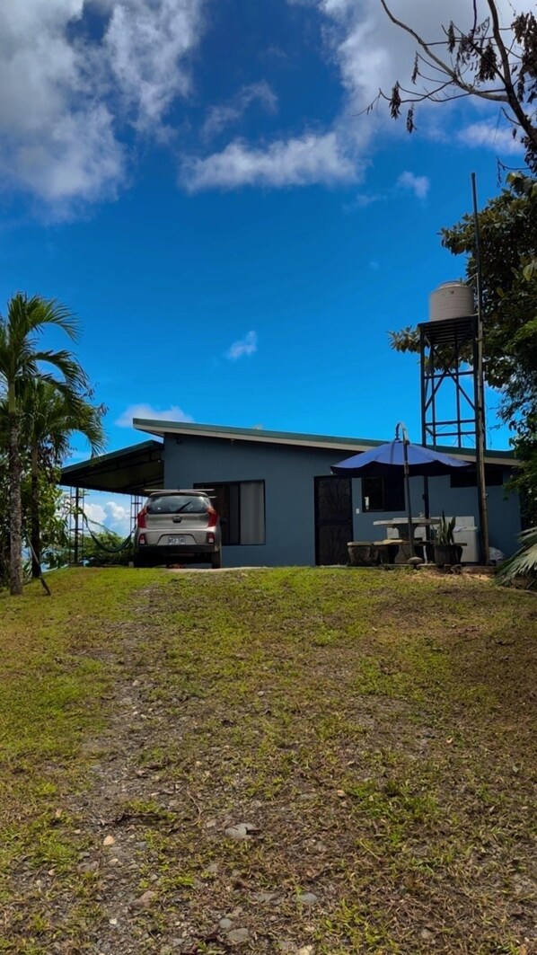 Property grounds - Welcome to Osa Views we’re really happy to have you in our house . (Provincia de Puntarenas)