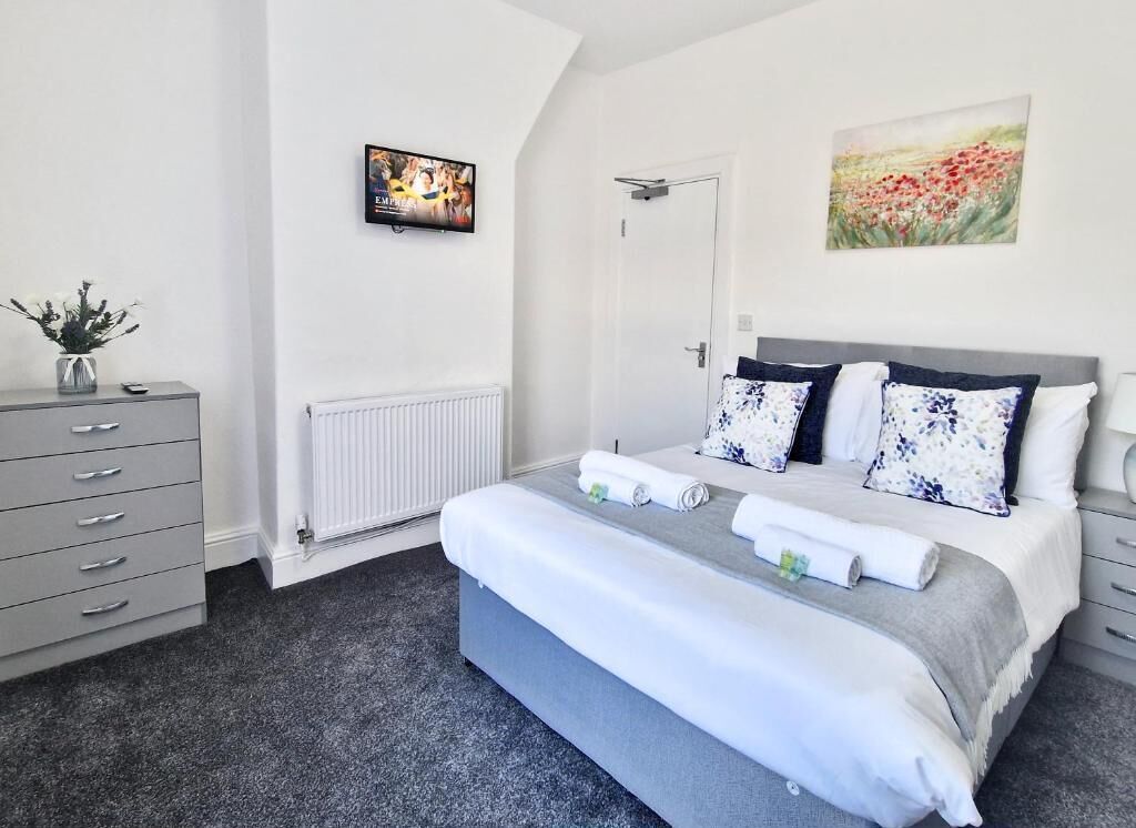 ROOM 2 Double Bedroom with ensuite