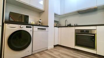 Micro-ondes, four, plaque de cuisson, lave-vaisselle