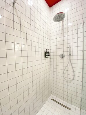 Dusche, Haartrockner, Bidet, Handtücher