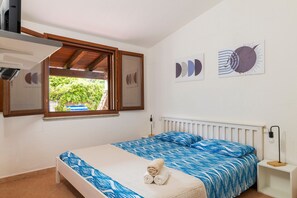 3 habitaciones, tabla de planchar con plancha, wifi y ropa de cama 