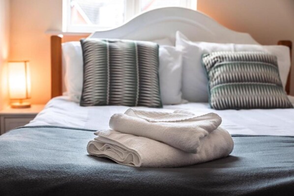 4 bedrooms, WiFi, bed sheets