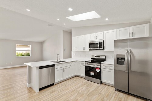 Totally renovated bathrooms,kitchen, floors,bedrooms,by professional tradesmen 