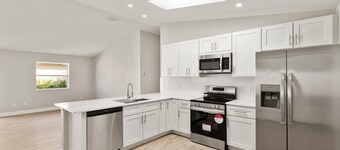 Totally renovated bathrooms,kitchen, floors,bedrooms,by professional tradesmen 