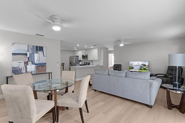 Smart-TV, Tischtennisplatte