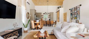 Rustic Elegance Farmhouse for a tranquil retreat experience in Sanford, FL