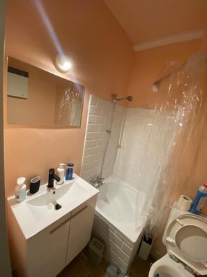 Room, 1 Bedroom, City View | Bathroom - Room-central Cozy Fully Equiped Studio (Middelkerke)