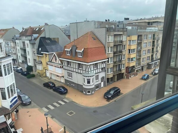 Room, 1 Bedroom, City View | Interior