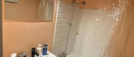 Room, 1 Bedroom, City View | Bathroom