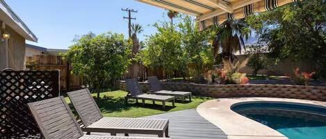 Lämmitetty uima-allas