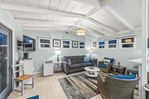 Smart TV - Amazing Reviews, Walk To Beach, Beautiful Patio (Ventura)