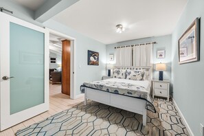 1 bedroom, iron/ironing board, free WiFi, bed sheets - Amazing Reviews, Walk To Beach, Beautiful Patio (Ventura)