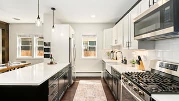 House, Multiple Beds, Patio, Garden View (205 Locust Street) | Private kitchen | Fridge, microwave, oven, stovetop