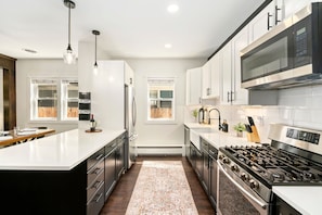 House, Multiple Beds, Patio, Garden View (205 Locust Street) | Private kitchen | Fridge, microwave, oven, stovetop