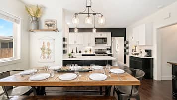 House, Multiple Beds, Patio, Garden View (205 Locust Street) | Dining