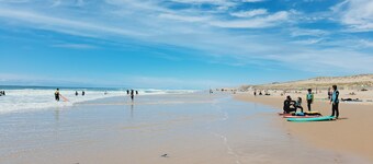 *New listing*-large 2 bedrooms apartment 200m from the beach, super convenient!