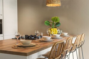 Deluxe Apartment, Garden View | Private kitchen | Full-size fridge, oven, stovetop, dishwasher - Boho Breeze Cocobana (Willemstad)