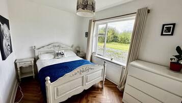 4 間睡房、熨斗/熨衫板、免費 Wi-Fi、床單