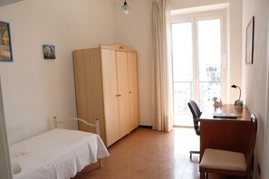 2 chambres, fer et planche à repasser