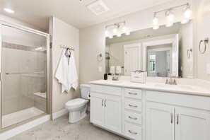 Appart'hĂŽtel, 1 trĂšs grand lit, patio, vue jardin (856 Birdwhistle Lane #2) | Salle de bain