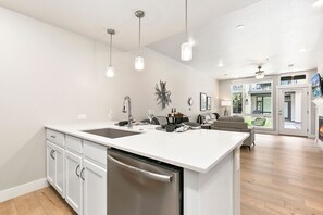 Condo, 1 King Bed, Patio, Garden View (856 Birdwhistle Lane #2) | Interior