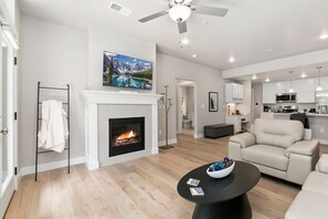 Condo, 1 King Bed, Patio, Garden View (856 Birdwhistle Lane #2) | Living area