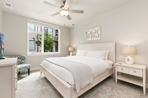 Condo, 1 cama King size, patio, vista al jardín (856 Birdwhistle Lane #2) | 1 habitación, decoración personalizada y muebles diferentes 