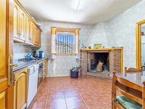 冷蔵庫、電子レンジ、オーブン、食器洗い機