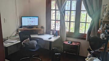 2 bedrooms, iron/ironing board, WiFi