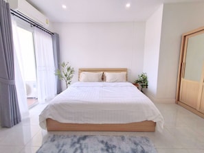 2 bedrooms, WiFi - 2-Bedroom Patong Thai House  -  8 min walk to Jungceylon, Bangla Road (Tambon Patong)