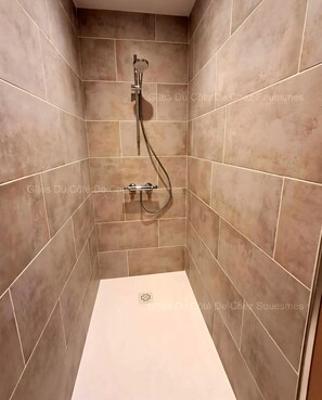 Shower, free toiletries, hair dryer, bathrobes
