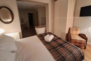 1 Schlafzimmer, schallisolierte Zimmer, Reisekinderbett