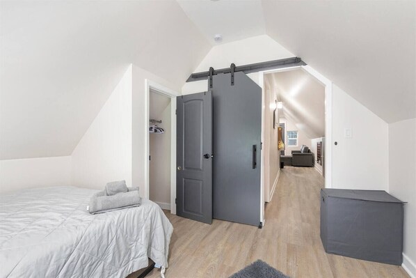 Bügeleisen/Bügelbrett, kostenloses WLAN, Bettwäsche