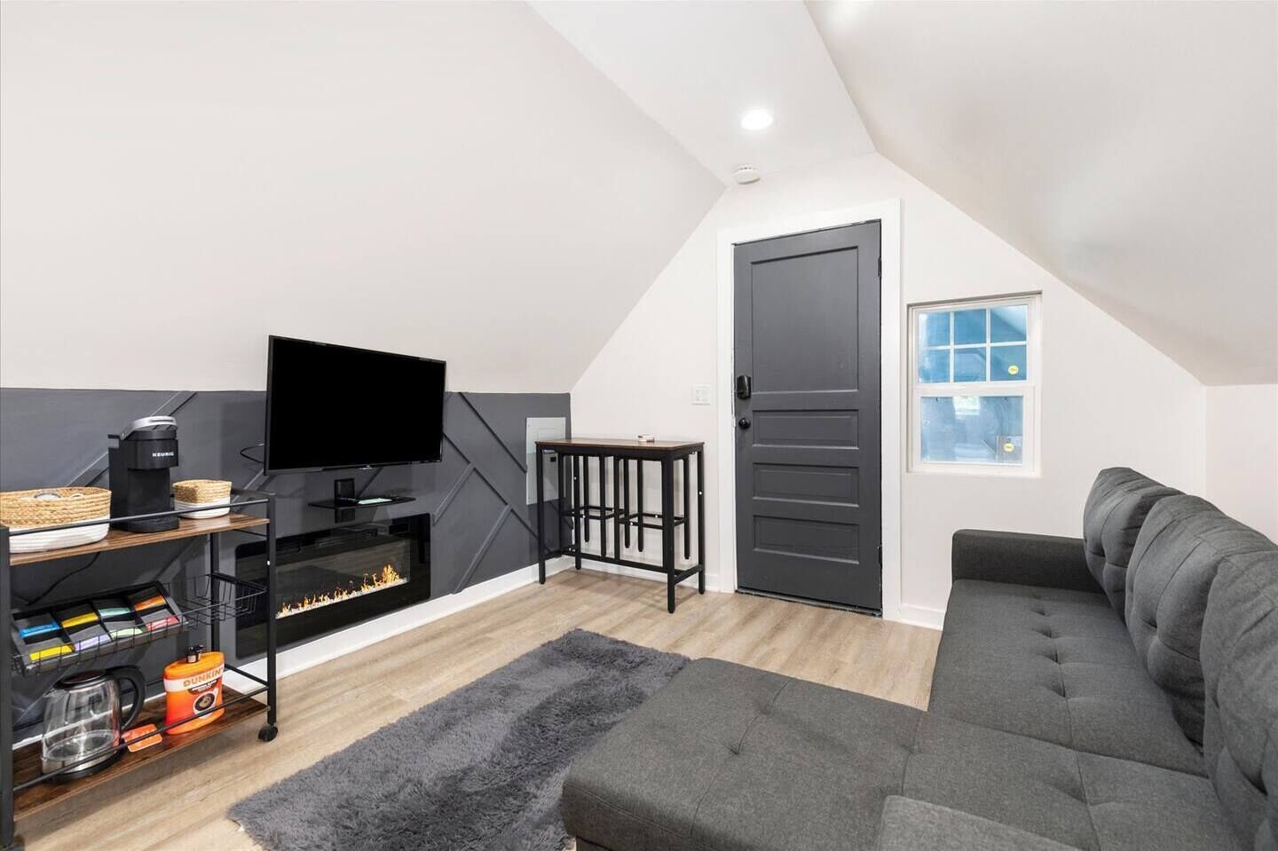 Smart TV, fireplace, offices