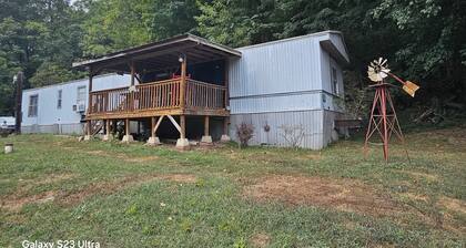 Serene mobile home with AC in charming Ironton
