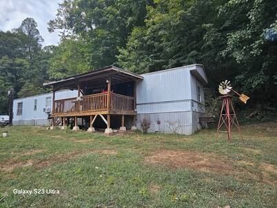 Serene mobile home with AC in charming Ironton