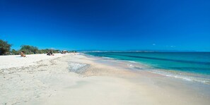 Beach - Studio 'Attilio's House' with Balcony, Wi-Fi and Air Conditioning (Capoterra)