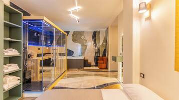 Luxury Apartment, Air conditioning | Iron/ironing board, free WiFi