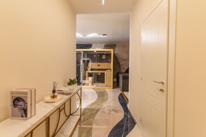 Luxury Apartment, Air conditioning | Iron/ironing board, free WiFi