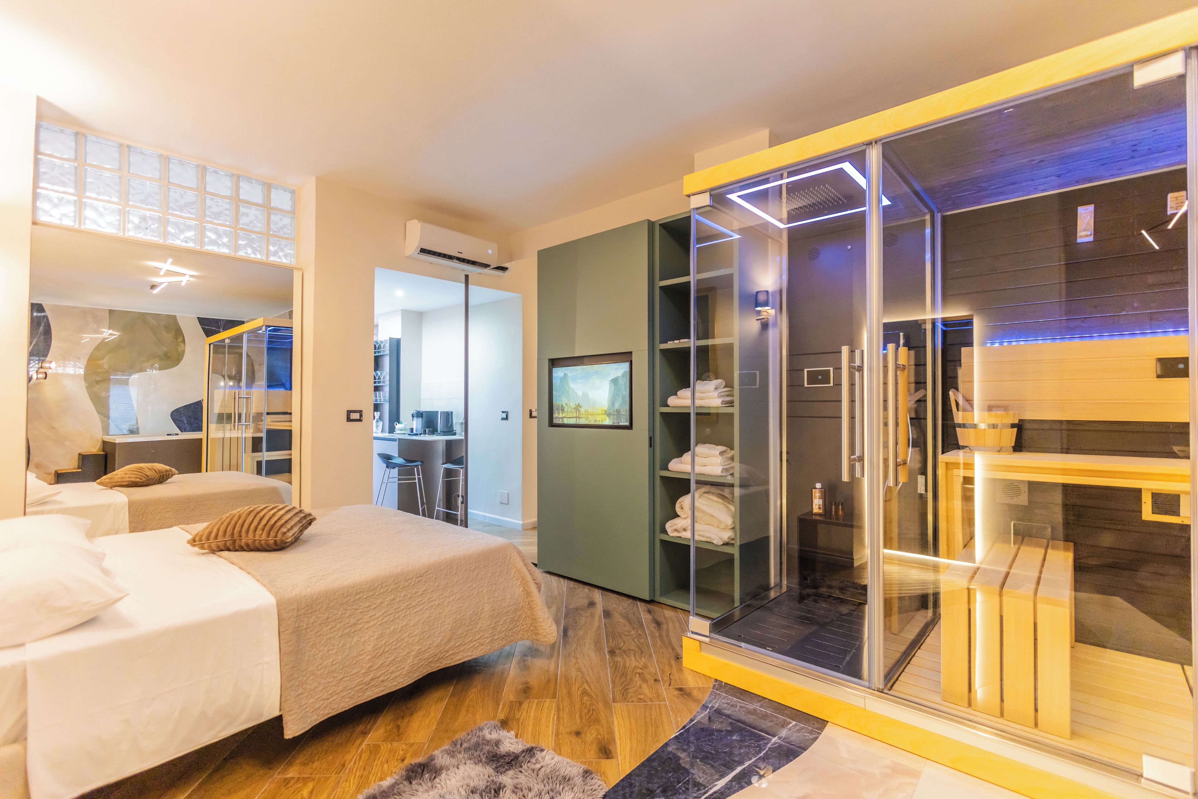 Luxury Apartment, Air conditioning | Iron/ironing board, free WiFi