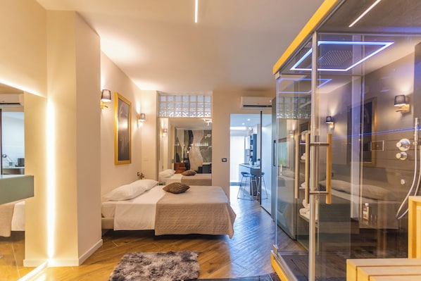 Luxury Apartment, Air conditioning | Iron/ironing board, free WiFi
