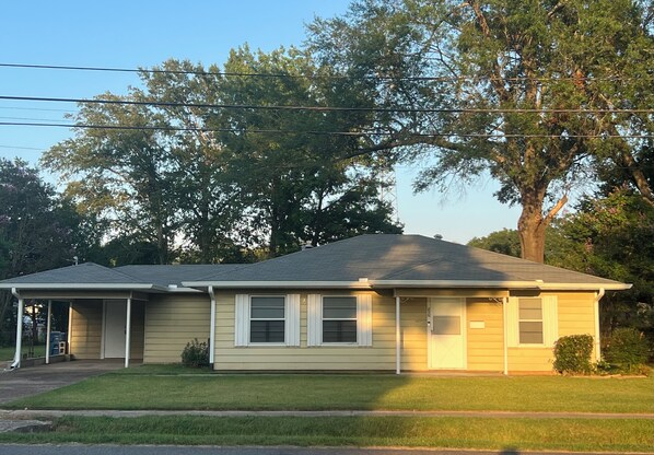 Exterior - 10 Miles to Caddo Lake – 2BR/2BA Vivian Home Close to NCMC Hospital (Vivian)
