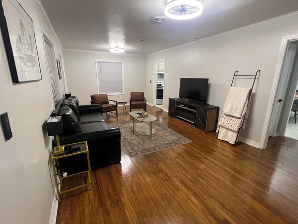 Smart TV, fireplace - 10 Miles to Caddo Lake – 2BR/2BA Vivian Home Close to NCMC Hospital (Vivian)