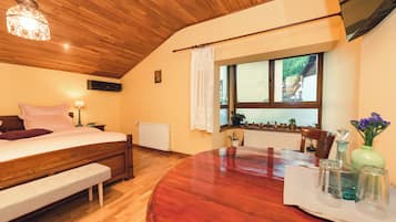 Espacio para trabajar con laptop y wifi gratis