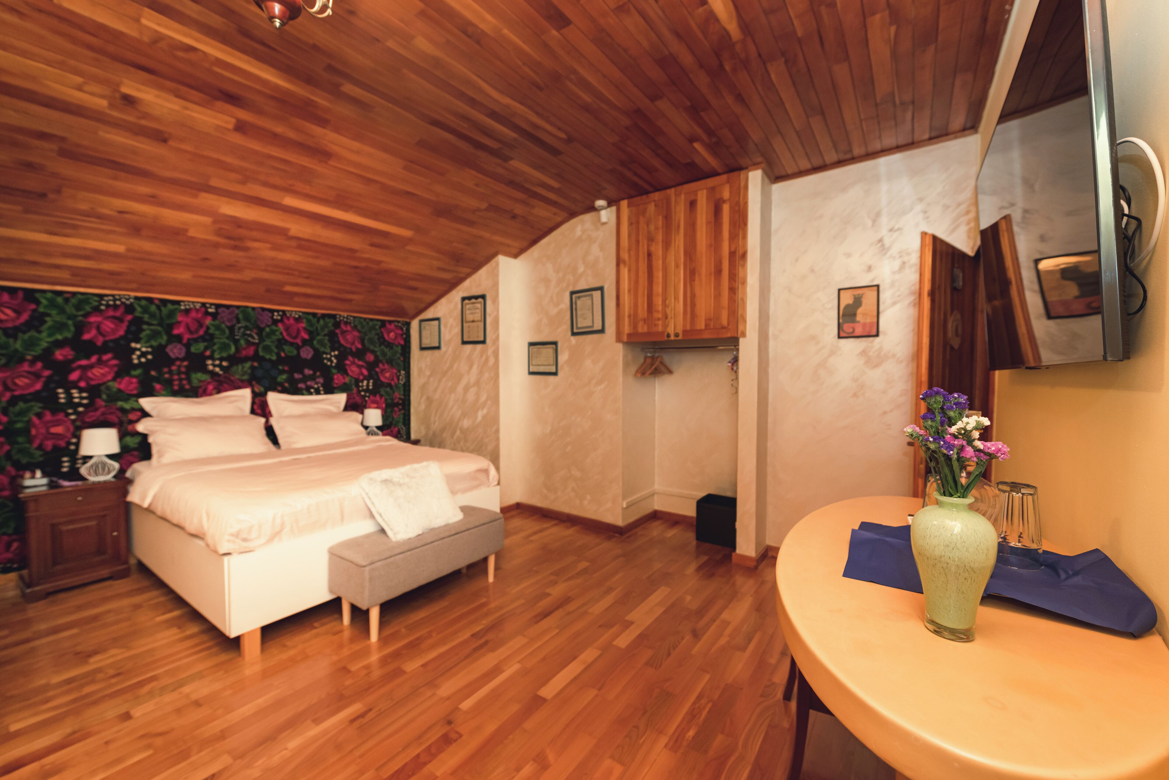 Superior Double Room, Mountain View | Laptop workspace, free WiFi